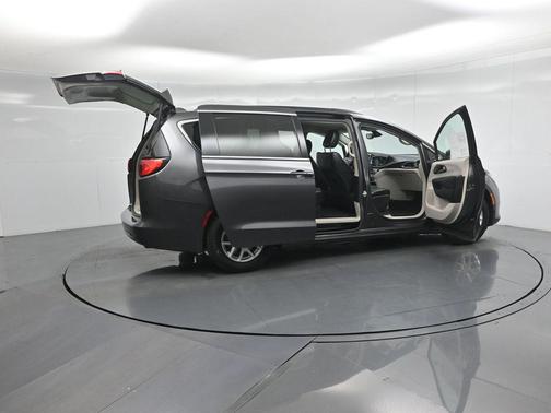 2020 Chrysler Voyager LXI