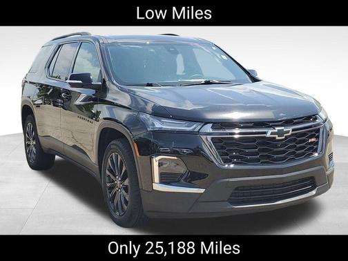 Mosaic Black Metallic 2023 Chevrolet Traverse RS