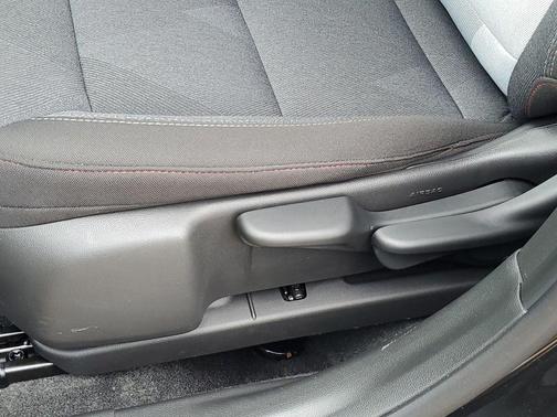 Mosaic Black Metallic 2025 Chevrolet Trax 1RS