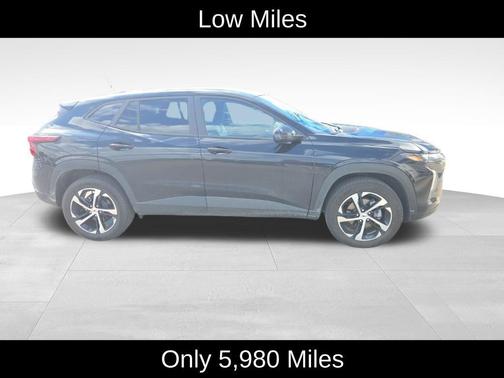 Black Metallic 2025 Chevrolet Trax 1RS