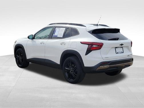 Summit White 2025 Chevrolet Trax ACTIV