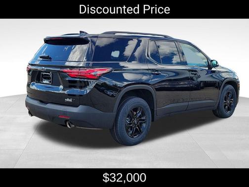 Mosaic Black Metallic 2023 Chevrolet Traverse LT Cloth