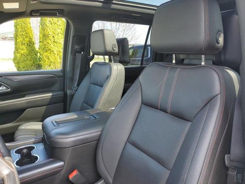 Dark Ash Metallic 2023 Chevrolet Suburban RST