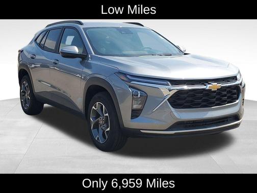 Sterling Gray Metallic 2025 Chevrolet Trax LT