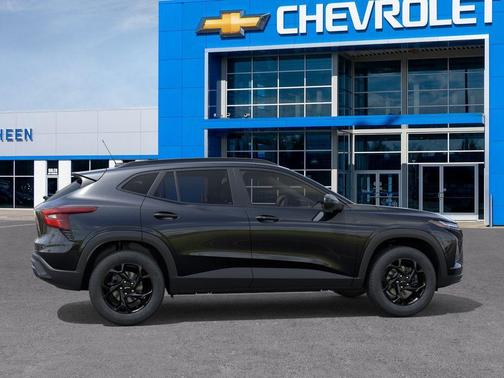 Mosaic Black Metallic 2026 Chevrolet Trax LT