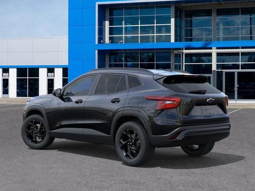Mosaic Black Metallic 2026 Chevrolet Trax LT