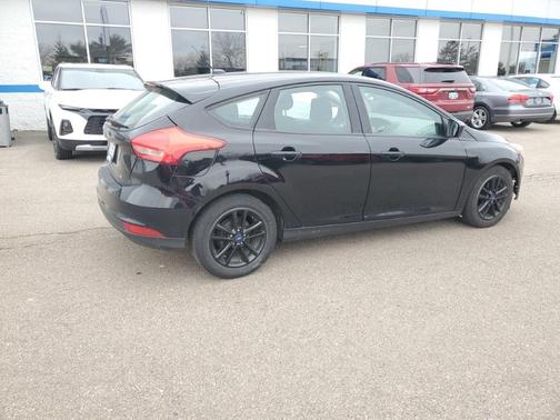 Photo 2 of 3 of 2018 Ford Focus SE