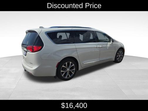 White 2017 Chrysler Pacifica Limited