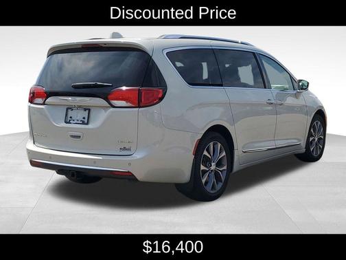 White 2017 Chrysler Pacifica Limited