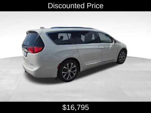White 2017 Chrysler Pacifica Limited