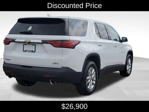 Summit White 2022 Chevrolet Traverse LS