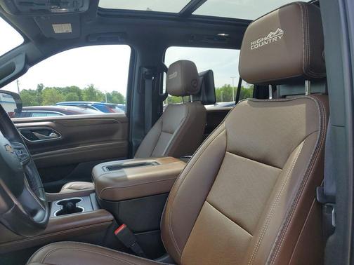 Empire Beige Metallic 2021 Chevrolet Suburban High Country