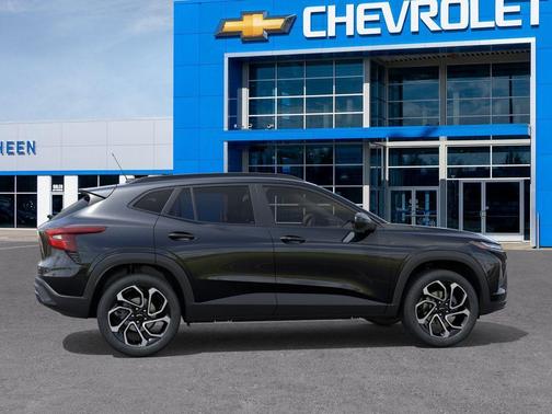 Mosaic Black Metallic 2026 Chevrolet Trax 2RS