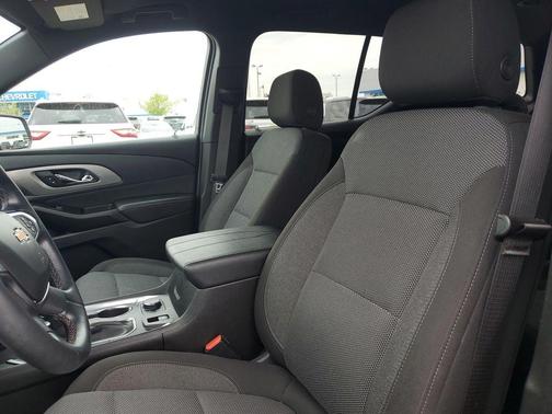 Silver Sage Metallic 2023 Chevrolet Traverse LT Cloth