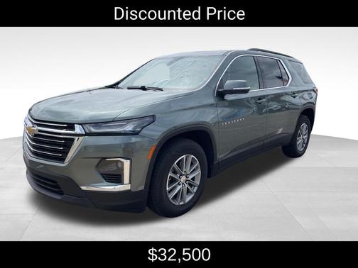 Silver Sage Metallic 2023 Chevrolet Traverse LT Cloth
