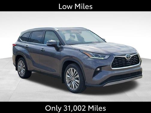 Magnetic Gray Metallic 2022 Toyota Highlander Platinum