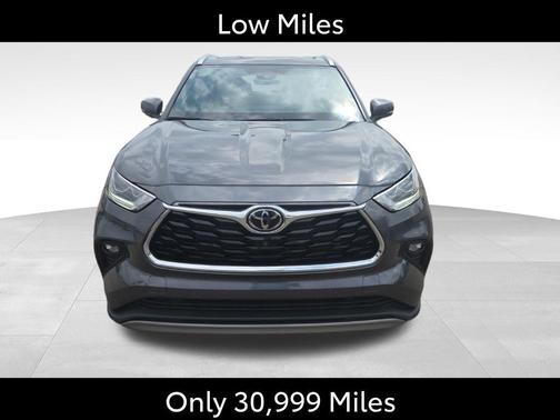 Magnetic Gray Metallic 2022 Toyota Highlander Platinum