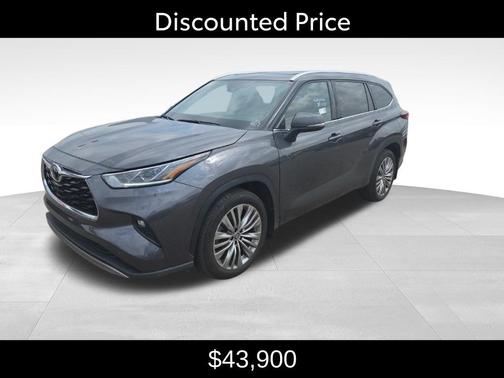 Magnetic Gray Metallic 2022 Toyota Highlander Platinum