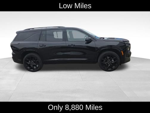Mosaic Black Metallic 2025 Chevrolet Traverse RS