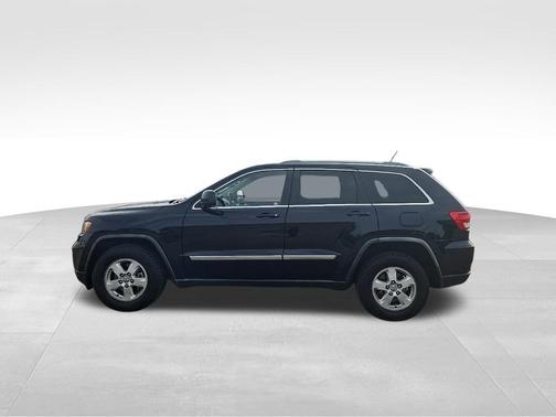 Blackberry Pearlcoat 2011 Jeep Grand Cherokee Laredo