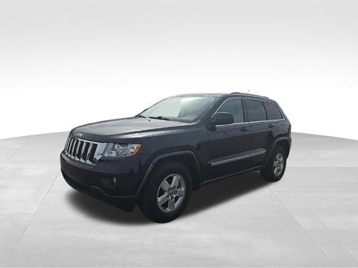 Blackberry Pearlcoat 2011 Jeep Grand Cherokee Laredo