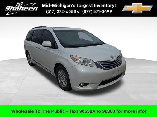 White 2015 Toyota Sienna XLE