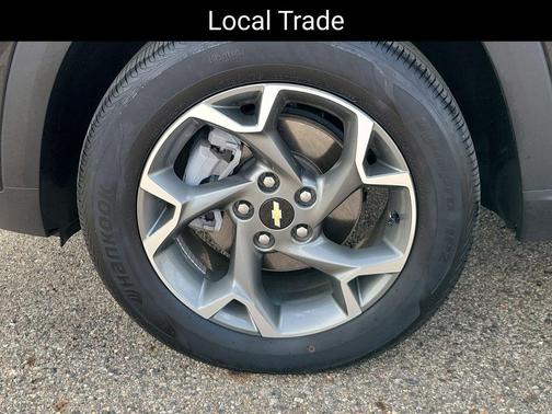 Mosaic Black Metallic 2025 Chevrolet Trax LT