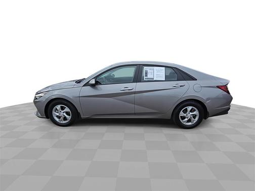 2023 Hyundai ELANTRA SE