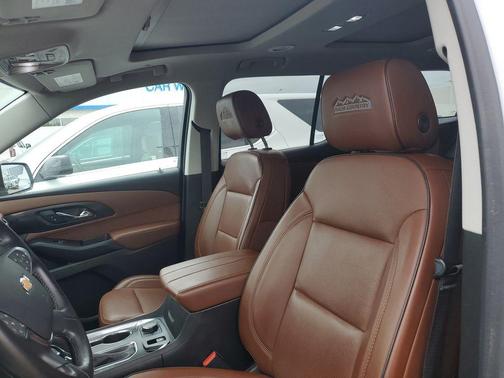 Iridescent Pearl Tricoat 2020 Chevrolet Traverse High Country