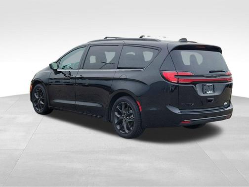 Diamond Black 2025 Chrysler Pacifica Limited