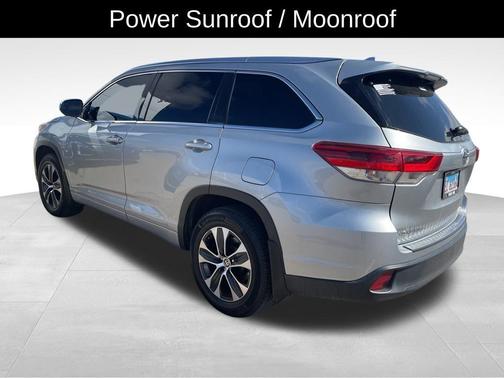 Silver 2017 Toyota Highlander XLE