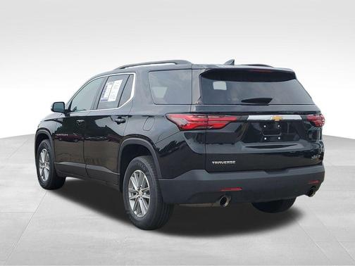 Mosaic Black Metallic 2023 Chevrolet Traverse LT Cloth