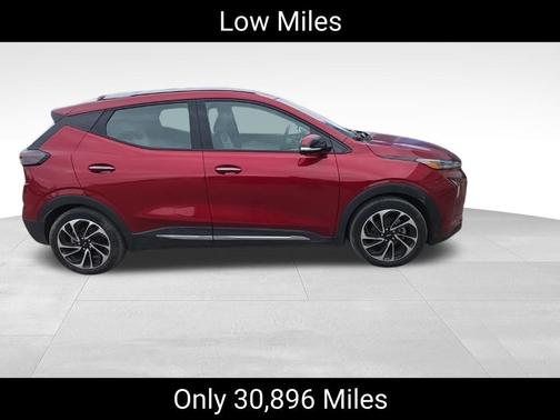Cherry Red Tintcoat 2022 Chevrolet Bolt EUV Premier