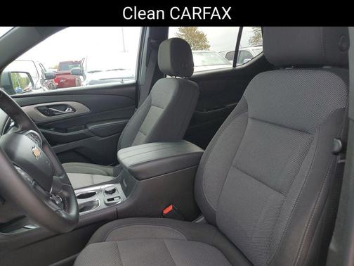 Silver Sage Metallic 2023 Chevrolet Traverse LT Cloth