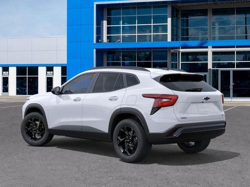 Summit White 2026 Chevrolet Trax LT