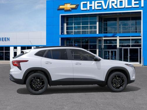 Summit White 2026 Chevrolet Trax LT