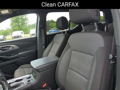 Sterling Gray Metallic 2023 Chevrolet Traverse LT Cloth