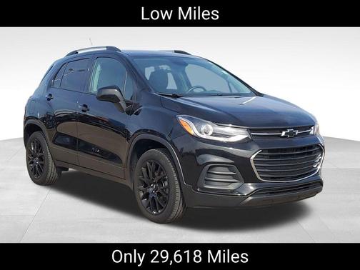 Mosaic Black Metallic 2022 Chevrolet Trax LT
