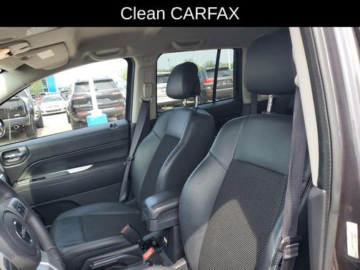 Granite Crystal Clearcoat Metallic 2017 Jeep Compass Latitude
