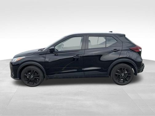 Super Black 2024 Nissan Kicks SV