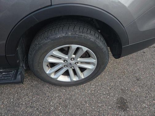 Black 2013 Ford Explorer XLT