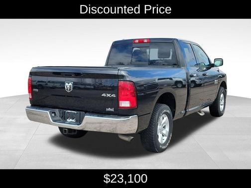 Brilliant Black Crystal Pearlcoat 2017 RAM 1500 SLT