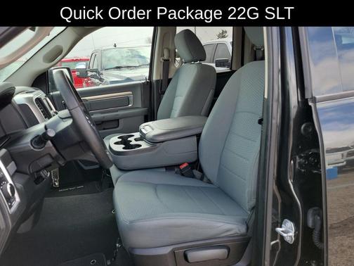 Brilliant Black Crystal Pearlcoat 2017 RAM 1500 SLT