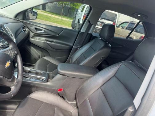 Silver Ice Metallic 2021 Chevrolet Equinox 1LT