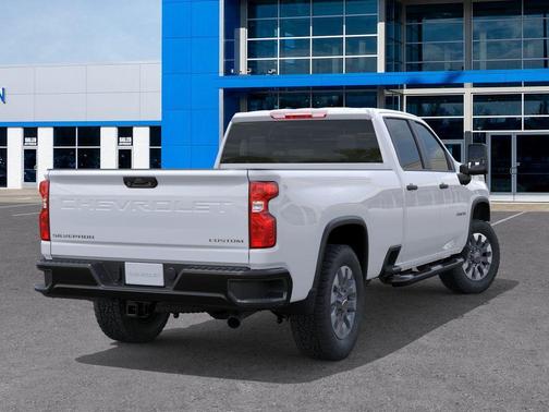 Summit White 2026 Chevrolet Silverado 2500 Custom
