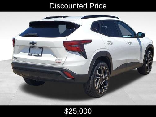Summit White 2025 Chevrolet Trax 2RS
