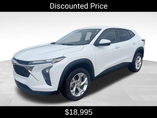 Summit White 2024 Chevrolet Trax LS
