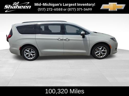 White 2017 Chrysler Pacifica Touring-L