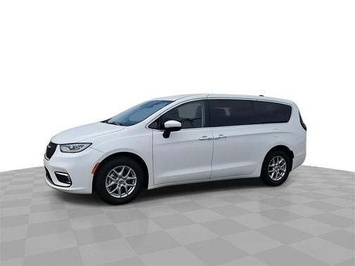 2023 Chrysler Pacifica Touring-L