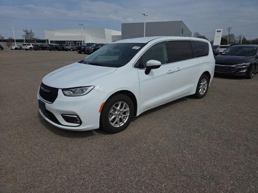 2023 Chrysler Pacifica Touring-L